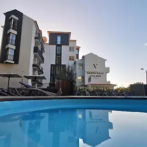 Village מלון